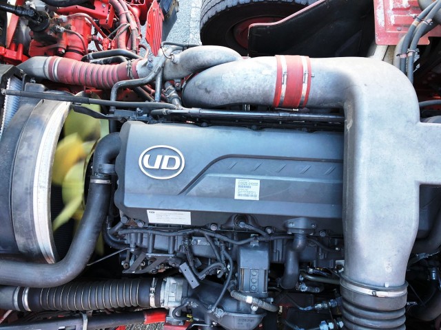 【243】ＵＤトラックスクオン　低床　アルミウイング　総輪エアサス　