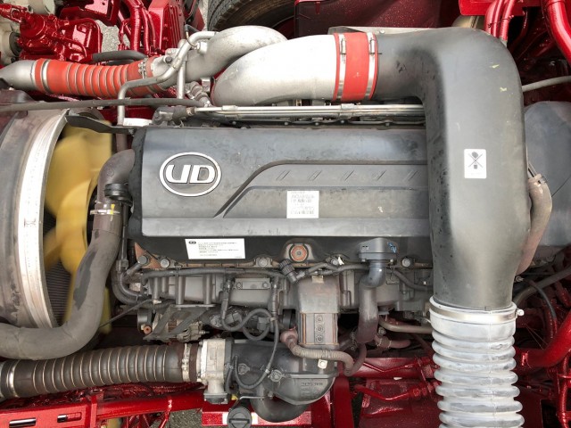 【469】UDトラックス　クオン　ウィング　10輪　ステンレス多数