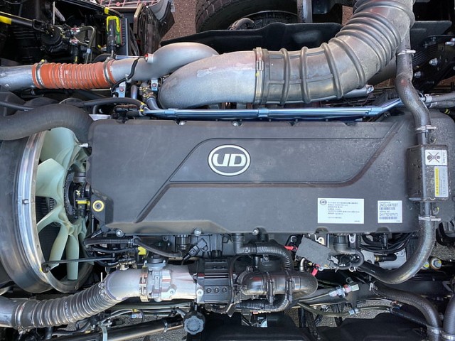 【527】UDトラックス　クオン　カスタム　ハイルーフ　ウィング　門口ステンレス