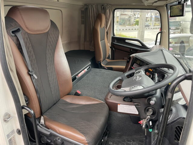 日野　17プロフィア　冷凍バン　ジョロダー4列　キーストン床　サブエンジン　TU85SA　格納ゲート