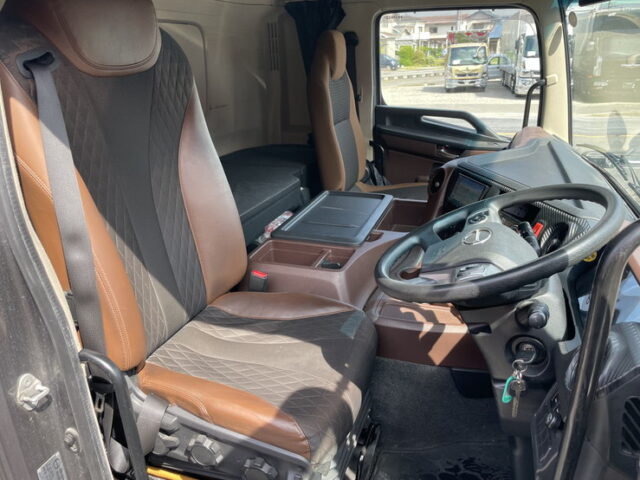 日野　17プロフィア　ハイルーフ　ウィング　リア門口ステンレス　アルミホイール