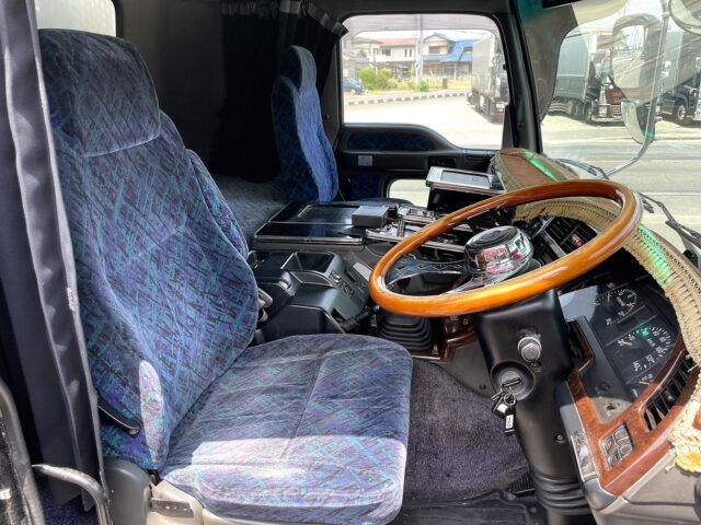 いすゞ　ギガ　ハイルーフ　ウィング　造りボディ　1Mアオリ　ステンレス多数