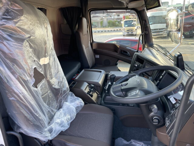 いすゞ　ギガ　ハイルーフ　ウィング　未使用車　アルミホイール　メッキ多数