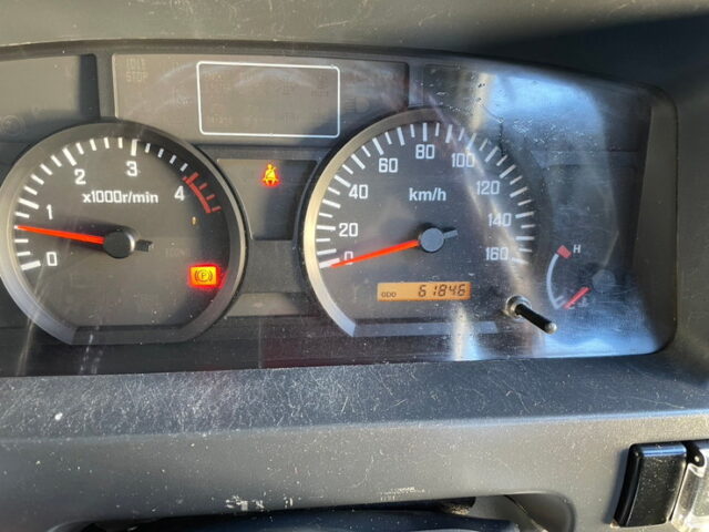 いすゞ：エルフ：平アルミブロック（70㎝）６速MT：フロントバイザー：ミラーステー：アルミホイール：架装多数　