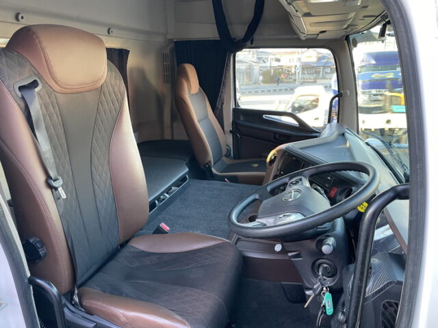 日野　17プロフィア　ハイルーフ　トレーラーヘッド　E13Cエンジン　450馬力