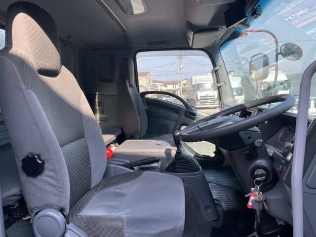 いすゞ：フォワード：ウィング：6200ワイド：エアサス：架装多数：木床：240馬力