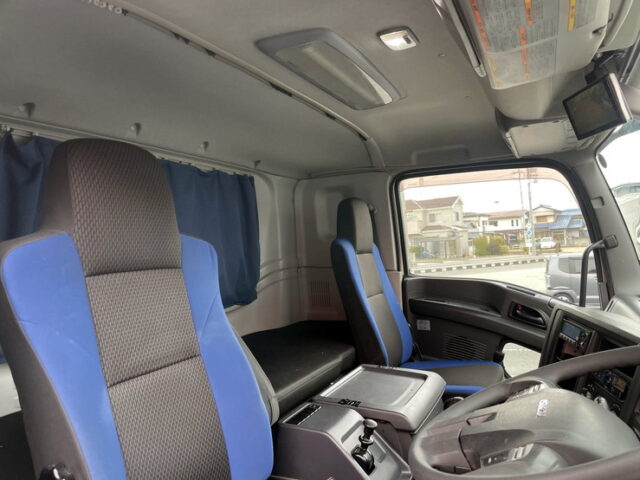 いすゞ　ギガ　ウィング　メッキ多数　ステンレス多数　アルミホイール