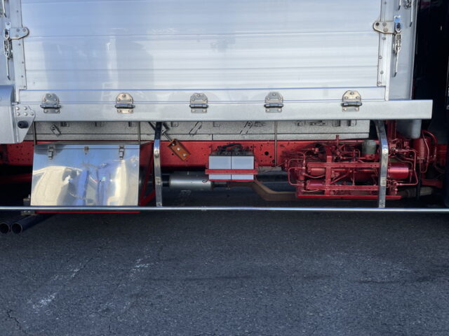 【委託販売車両】いすゞ：フォワード：205馬力：6MT：リア門口ステンレス：木床：ロケット：舟形バンパー：ステンレス多数　