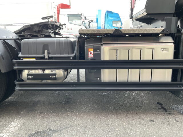 三菱ふそう：スーパーグレート：トレーラーヘッド：ハイルーフ：Ｄ尺：AT：未使用：第５輪11.5ｔ　