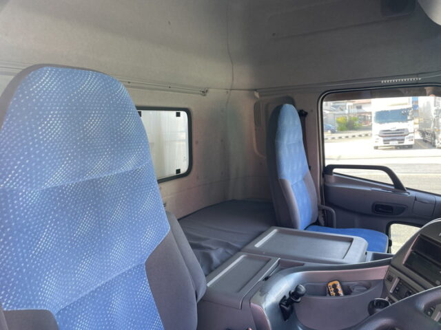 クオン：ハイルーフ：ウィング：跳上ゲート：総輪エアサス：エアロ付き：メッキ多数　