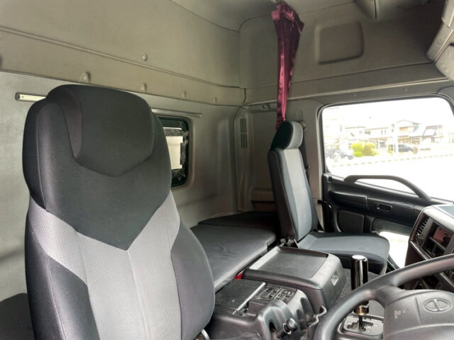 日野：プロフィア：ハイルーフ：ウィング：メッキ多数：ステンレス多数　