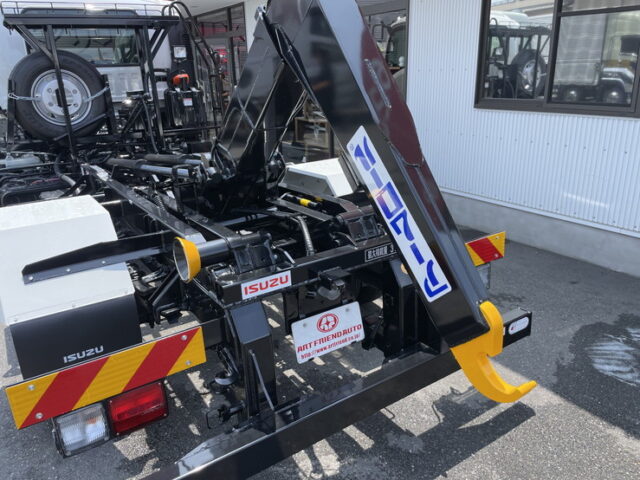 いすゞ：フォワード：登録済未使用：アームロール：3人乗り：ベッドレス：積載3.750㎏