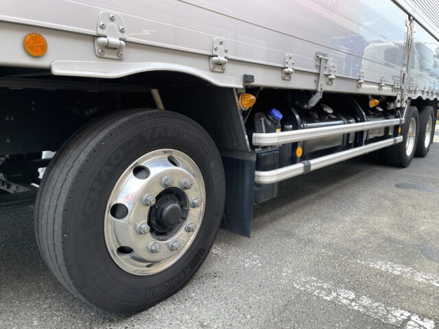 いすゞ：ギガ：ハイルーフ：ウィング：AT：木床：アルミホイール：リアエアサス