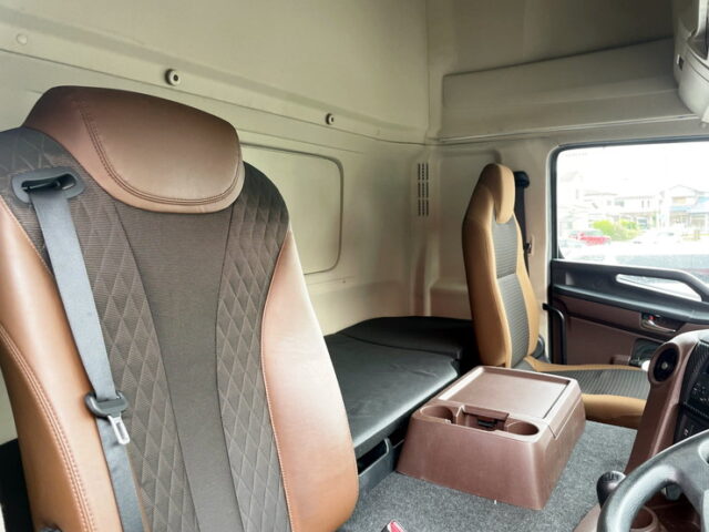 日野：17プロフィア：ハイルーフ：ウィング：メッキ多数：リア門口ステンレス：E13C