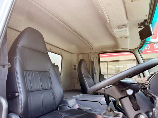 ファイター：6200ワイド：冷凍ウィング：板バネ：木床：アルミホイール：ステンレスサイドバンパー