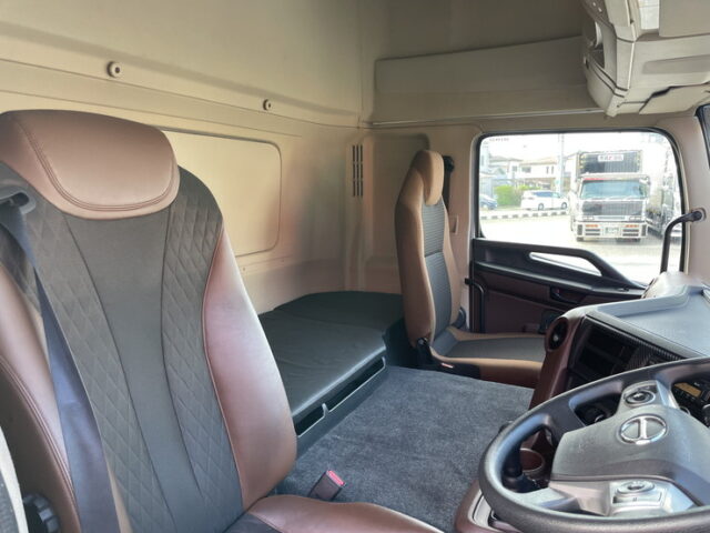 日野：17プロフィア：ハイルーフ：メッキ多数：ステンレス多数：アルミホイール