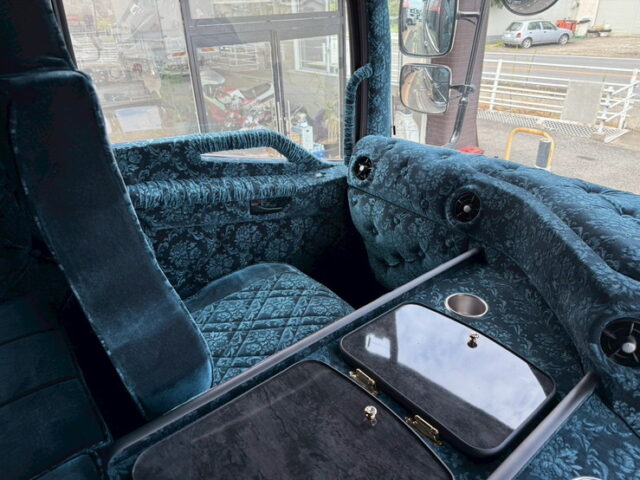 日野:17プロフィア:ハイルーフ:ウィング:メッキドア:アルミホイール:リア門口ステンレス