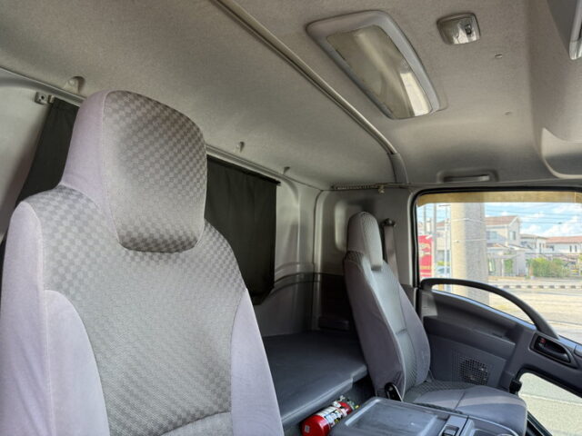 いすゞ：フォワード：6200ワイド：ウィング：木床：アルミホイール：240馬力：エアサス