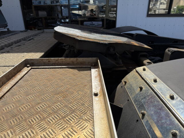 17スーパーグレート：ハイルーフ：トレーラーヘッド：ブタ鼻付：第5輪荷重11.500㎏