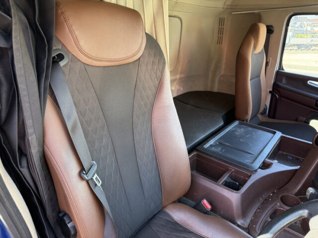 日野：17プロフィア：ハイルーフ：ウィング：メッキ多数：アルミホイール：プロシフト