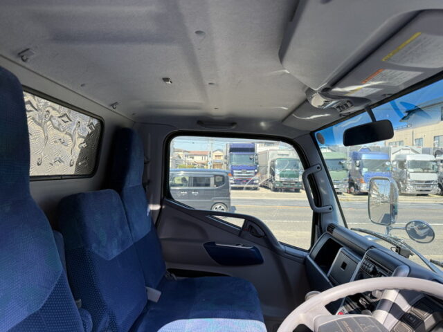 キャンター：平ボデー：標準幅：10尺長：カスタム：オートマ：煤焼き有：150馬力