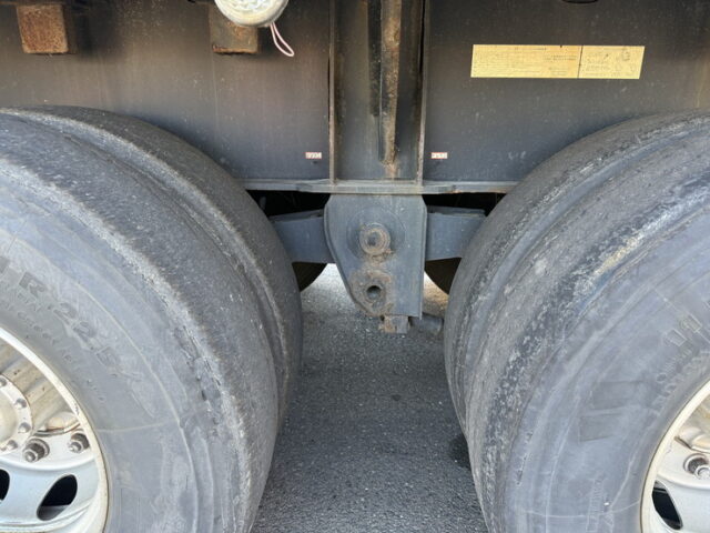 東邦：トレーラー：まな板：3軸：スタンション多数：内フック多数：最大積載量27.500㎏