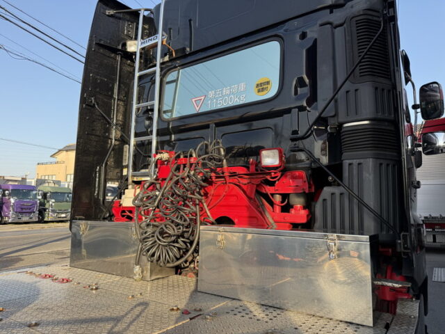 日野:プロフィア:ハイルーフ:トレーラーヘッド:メッキ多数:後輪エアサス:480馬力