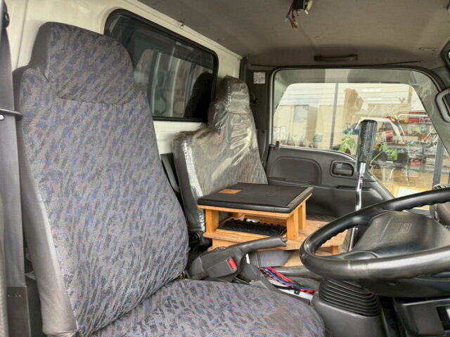 【現状】いすゞ：エルフ：平ボデー：架装多数：マニ割り：5トン未満：2駆/4駆切換付き