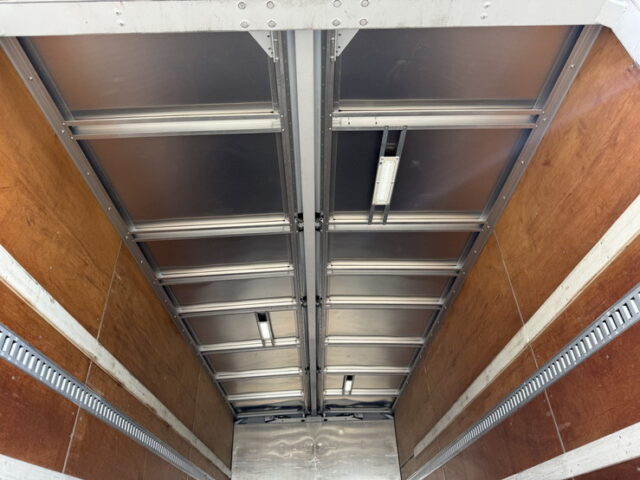 ファイター:ウィング:6200ワイド:後輪エアサス:格納ゲート:240馬力