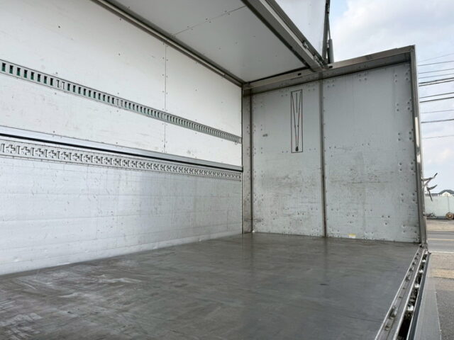 VOLVO：FH：グローブトロッター：ウィング：造りボディ：架装多数：高年式低走行