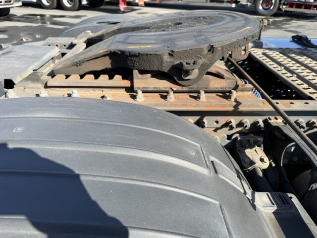 【委託販売】VOLVO:トレーラーヘッド:シングル:アルミホイール:架装多数