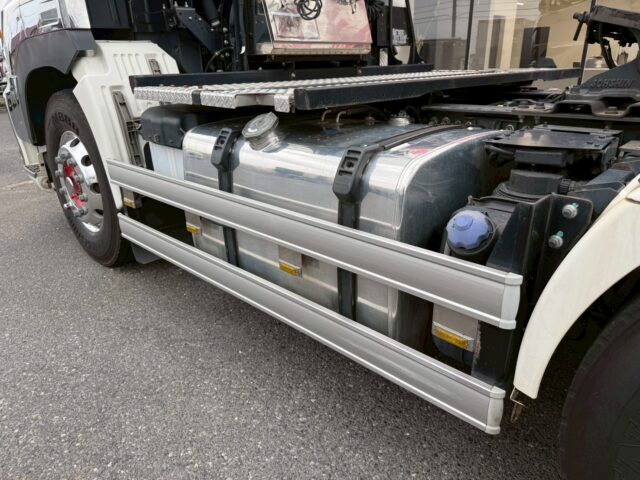 日野:17プロフィア:ハイルーフ:トレーラーヘッド:第5輪荷重11.500㎏:車検7月迄