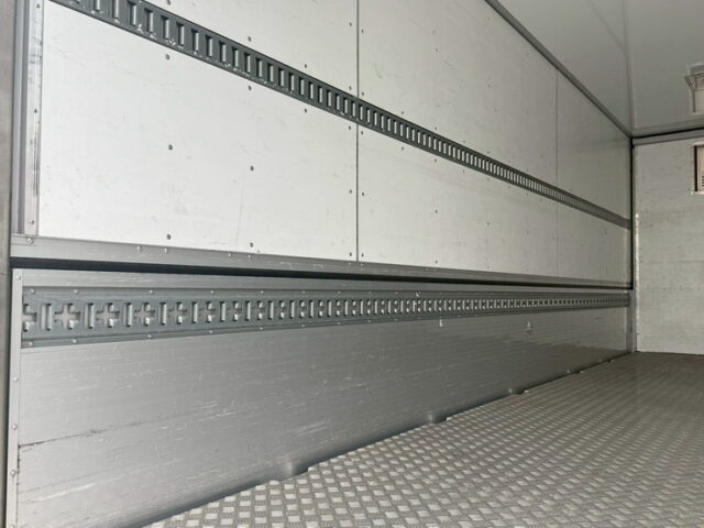 ファイター：冷凍ウィング：アルミシマ床：-30度設定：後輪エアサス：240馬力