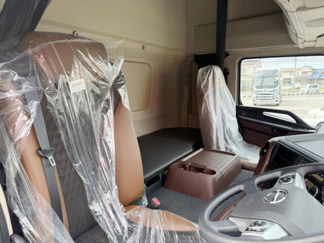 日野：17プロフィア：ハイルーフ：ウィング：未使用：アルミホイール：リア門口ステンレス