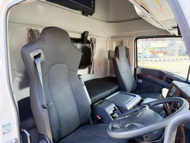 いすゞ：ギガ：ハイルーフ：ウィング：アルミホイール：リア門口ステンレス：低走行