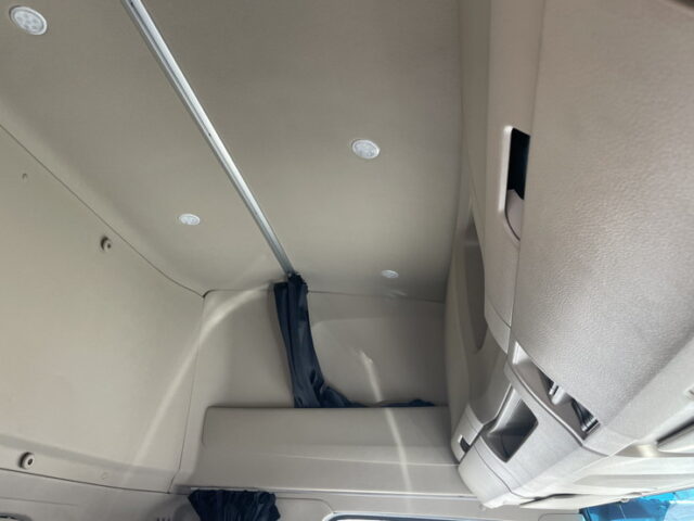 日野　17プロフィア　ハイルーフ　ウィング　リア門口ステンレス　アルミホイール