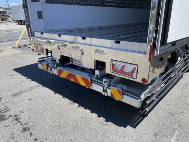 17スーパーグレート　ハイルーフ　冷凍ウィング　未登録未使用　造りボディ　格納ゲート付