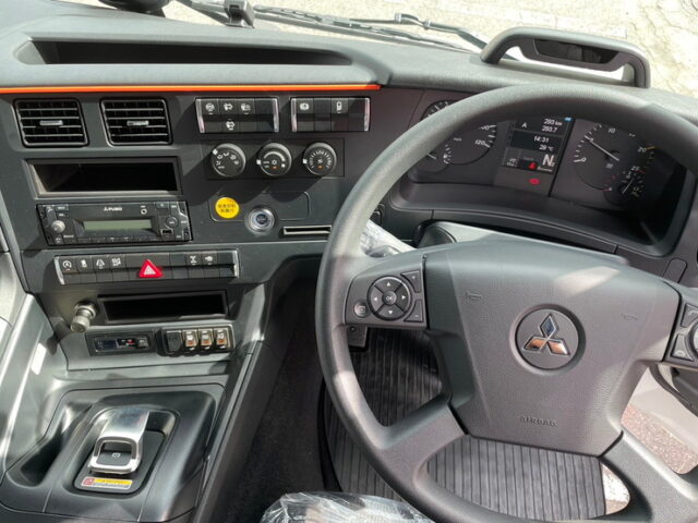 【現行型】スーパーグレートスーパーハイルーフ：ウィング未使用：リア門口ステンレス