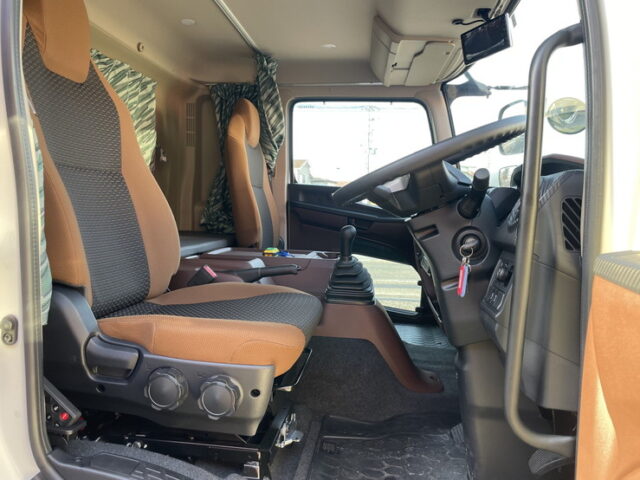 日野　17レンジャー　ウィング　6200ワイド　後輪エアサス　格納ゲート付　240馬力