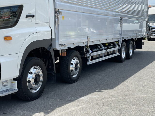 日野　17プロフィア　未使用　ハイルーフ　アルミホイール　リア門口ステンレス　7速MT