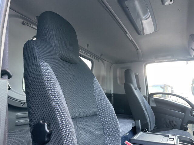 いすゞ：フォワード：増トン：冷凍ウィング：6600ボデー：エアサス：サーモキング製冷凍機