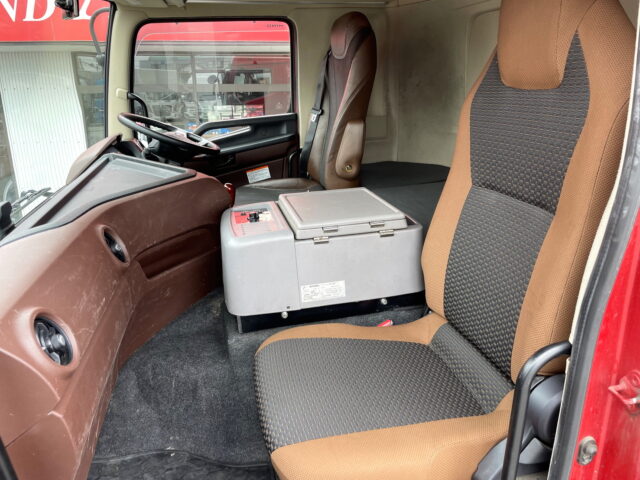 日野　17プロフィア　ハイルーフ　ウィング　7速MT　380馬力　エンジン交換済