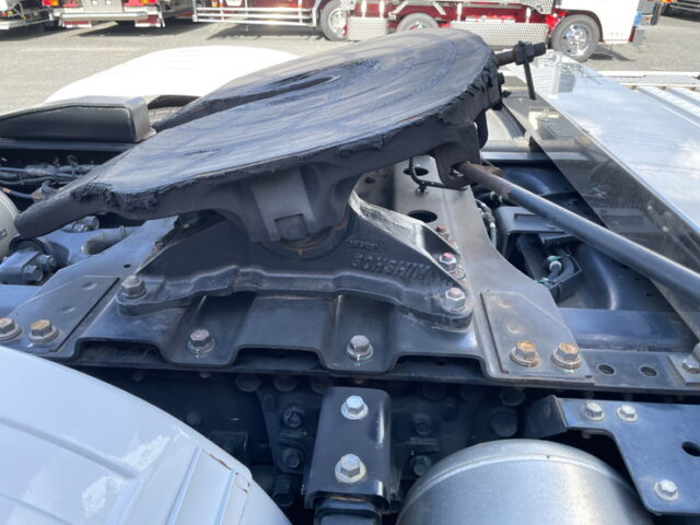 日野：プロフィア：トレーラーヘッド：ハイルーフ：ルーフバー：パイプバンパー：アルミホイール