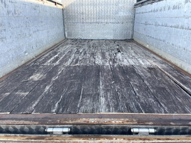 いすゞ：エルフ：造り平ボディ：内装生地張り：5MT：オバＱバンパー：フロントバイザー：架装多数