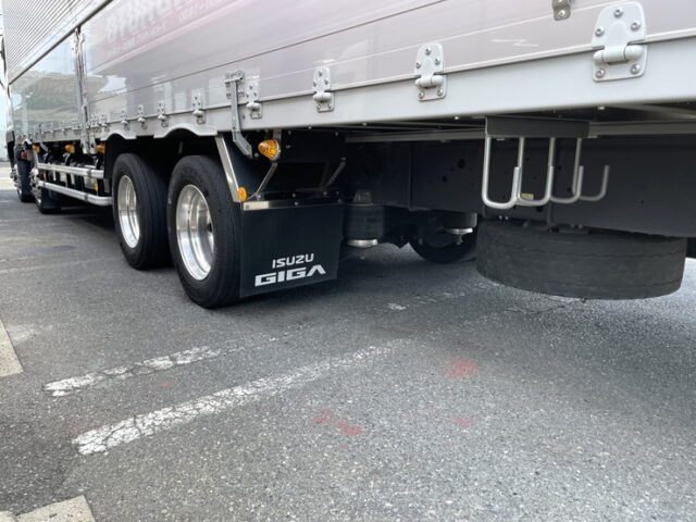 いすゞ：ギガ：ハイルーフ：ウィング：AT：木床：アルミホイール：リアエアサス