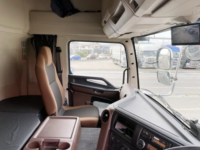 日野：17プロフィア：ハイルーフ：メッキ多数：アルミホイール：リア門口ステンレス