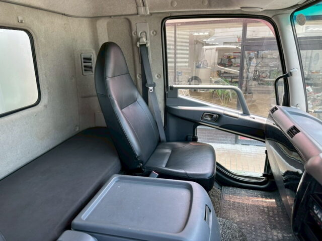 ファイター：6200ワイド：冷凍ウィング：板バネ：木床：アルミホイール：ステンレスサイドバンパー