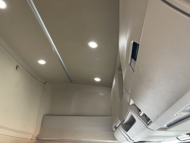 日野：17プロフィア：ハイルーフ：メッキ多数：ステンレス多数：アルミホイール