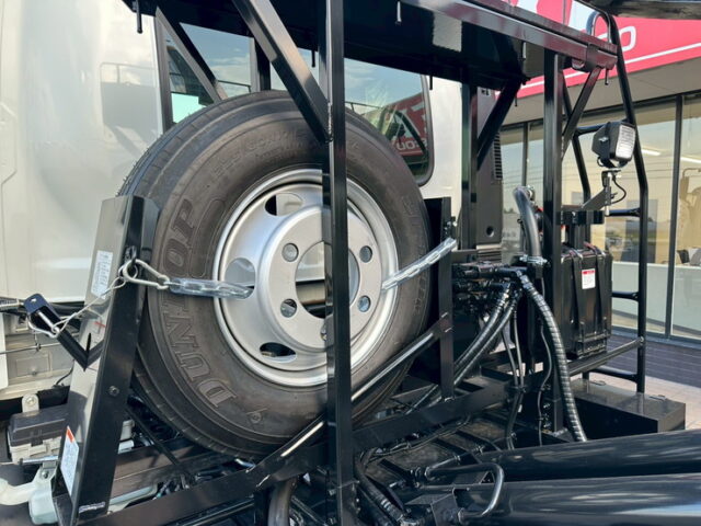 いすゞ：フォワード：登録済未使用：アームロール：3人乗り：ベッドレス：積載3.750㎏