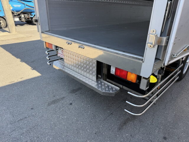 日野：デュトロ：ウィング：ワイドロング：180馬力：ステンレス多数：2.950㎏積